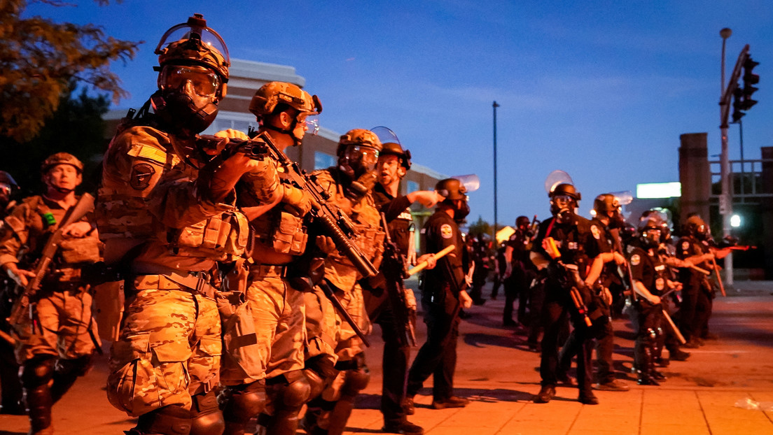 Gobernador de Kentucky afirma que la Policía usó armas de fuego en Louisville matando a una persona tras ser atacada por los manifestantes