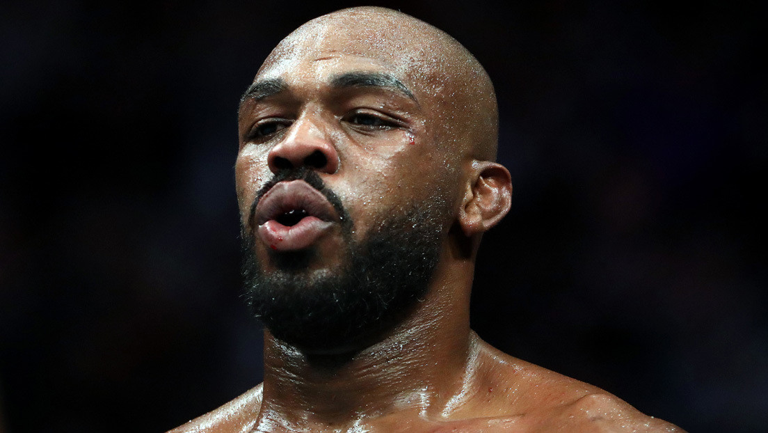 El luchador de la UFC Jon Jones enfrenta a manifestantes durante las protestas por el asesinato de George Floyd y les quita sus aerosoles (VIDEO)