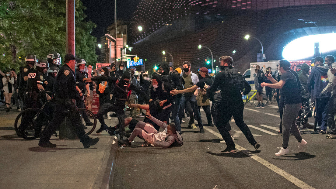 Cuomo anuncia el toque de queda en Nueva York y un despliegue adicional de fuerzas policiales por las protestas