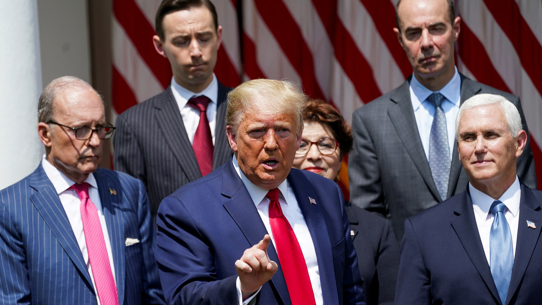 VIDEO: Trump señala que es un "gran día" para George Floyd tras elogiar el último informe que muestra una caída del desempleo