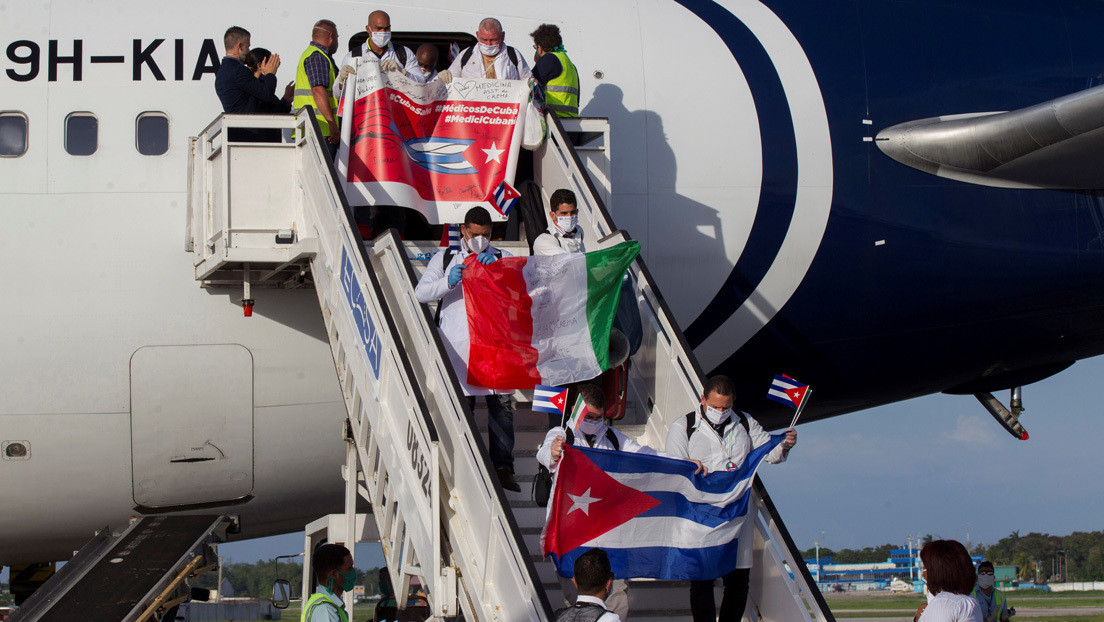 "Ustedes representan la victoria de la vida sobre la muerte": Cuba recibe con honores a brigadas médicas que combatieron el covid-19 en Italia