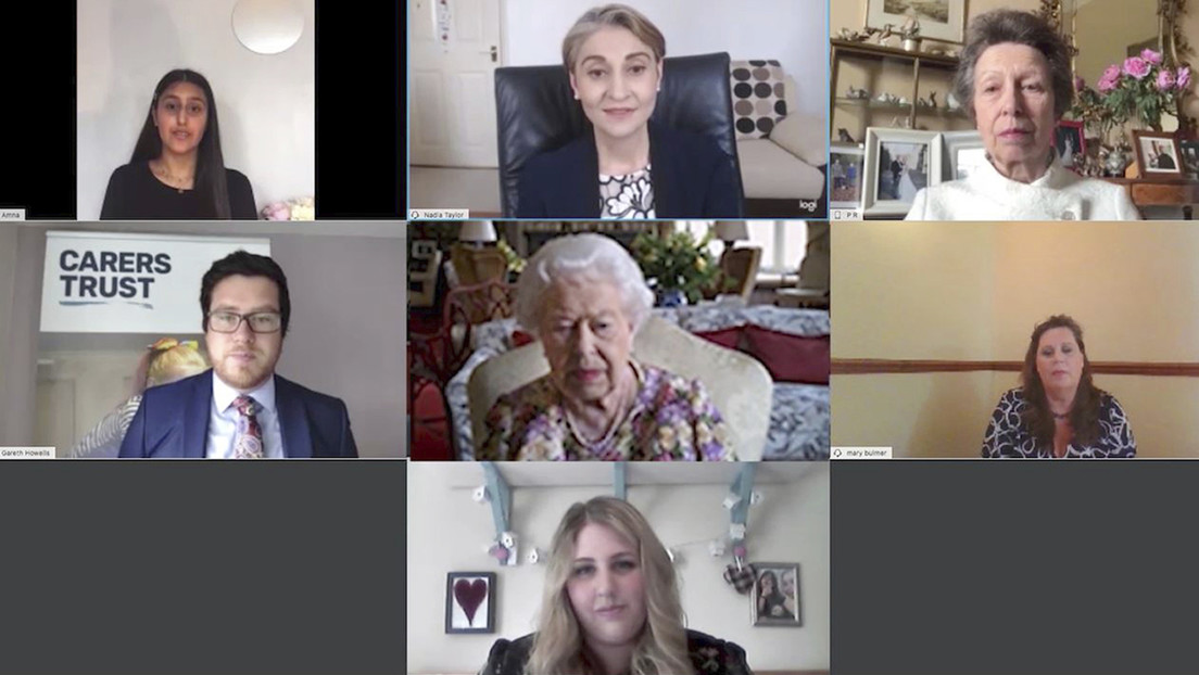 La reina Isabell II participa por primera vez en una videoconferencia pública