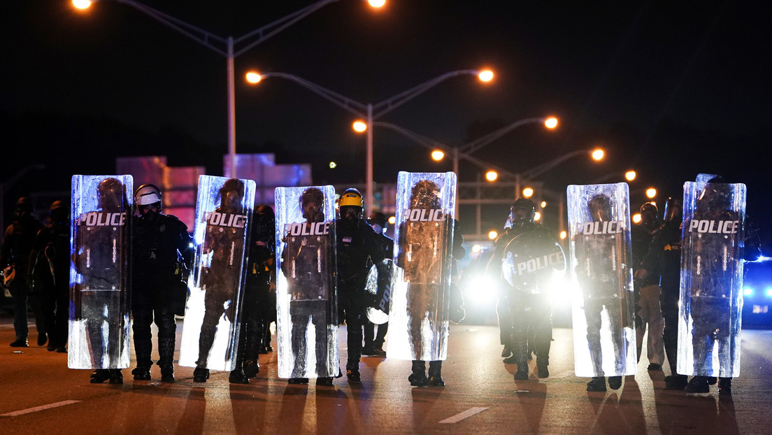 VIDEOS: La Policía usa gas lacrimógeno en una protesta en Atlanta por la muerte a tiros de un afroamericano durante su arresto
