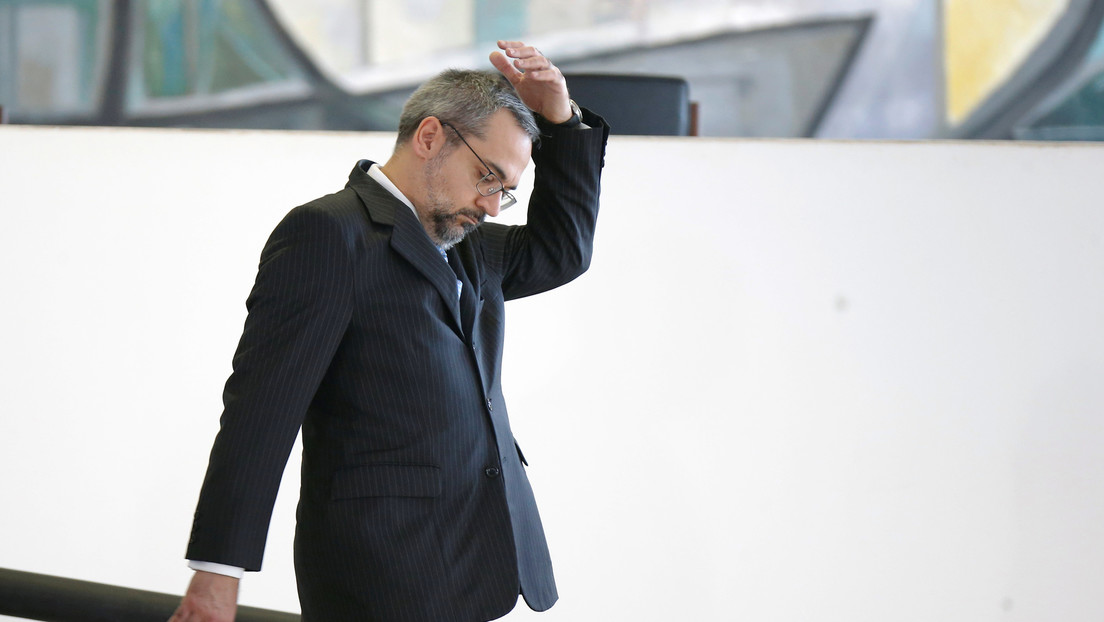 Ministro de Educación de Brasil anuncia su dimisión