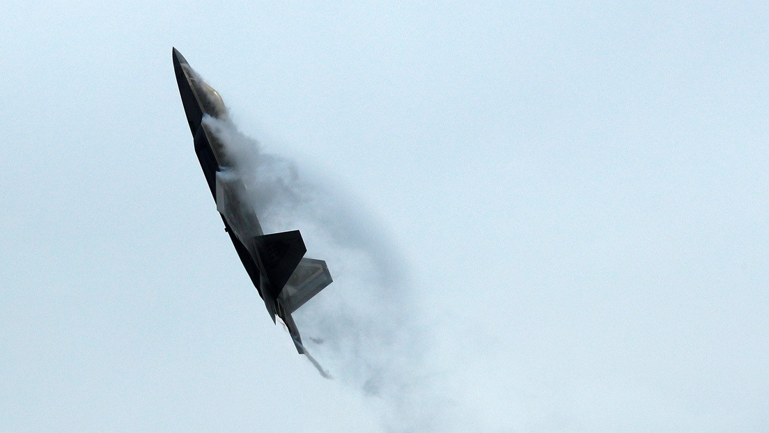 El mando de la Fuerza Aérea de EE.UU. adapta a cazas de entrenamiento F-22 para operaciones de combate