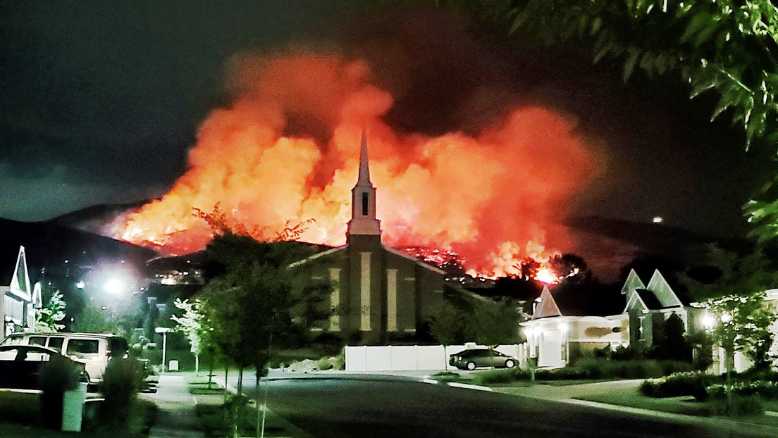 VIDEOS: Evacúan decenas de viviendas en EE.UU. tras incendios provocados por fuegos artificiales