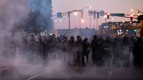 Despiden por uso excesivo de la fuerza a dos agentes en Atlanta tras aparecer un video de un arresto