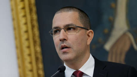 "Desde algún búnker, Pompeo sigue interpretando su guion": Arreaza tras la oferta de EE.UU. por la captura de un funcionario venezolano