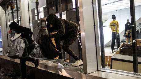 VIDEOS: Fuertes saqueos estallan en Nueva York y en Washington intentan dispersar a los manifestantes con un helicóptero