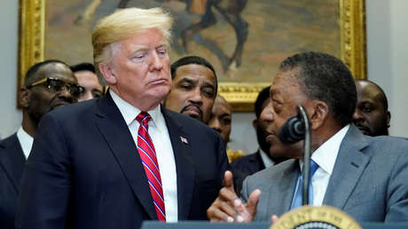 Un multimillonario afroamericano exige a EE.UU. 14 billones en indemnizaciones por la esclavitud