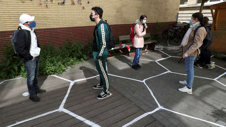 Determinan que el riesgo de infección por coronavirus puede duplicarse al reducirse el distanciamiento físico de 2 metros