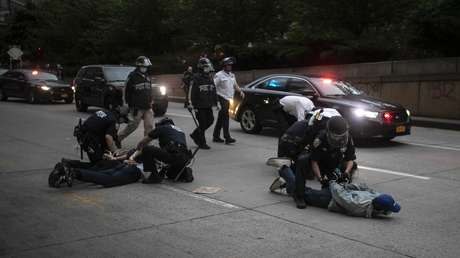 Trump pide a la Policía "endurecerse" ante la violencia en las protestas por la muerte de George Floyd