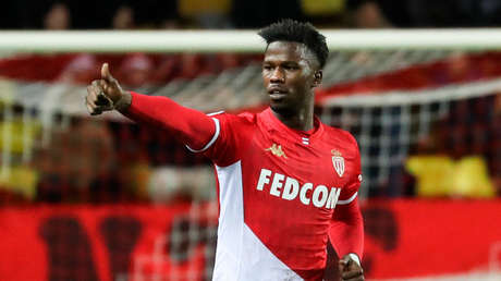 El futbolista Keita Baldé alquila un edificio para alojar a 60 temporeros que actualmente duermen en las calles de España