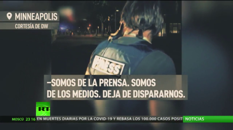 Brutalidad policial contra periodistas que cubren las protestas en EE.UU.