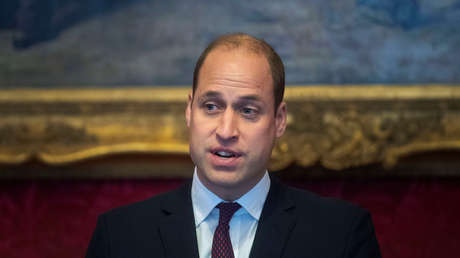 El príncipe Guillermo revela que ha estado trabajando en secreto como voluntario para un servicio de crisis de salud mental