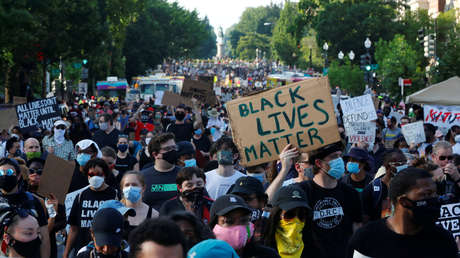 VIDEO: Decenas de miles de manifestantes llenan las calles de EE.UU. en una nueva jornada de masivas protestas contra la brutalidad de la Policía