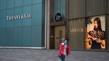 Pekín distribuye 1.700 millones de dólares entre sus habitantes para aliviar la economía