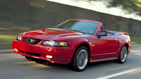 2004 convertible Mustang