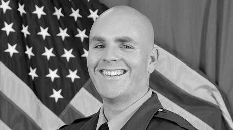 Un policía muere y dos resultan heridos tras perseguir un vehículo con armas y dispositivos para fabricar bombas y caer en una emboscada en California