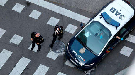 Un policía español paga la comida infantil de un hombre que trató de robarla en el supermercado para alimentar a sus hijos