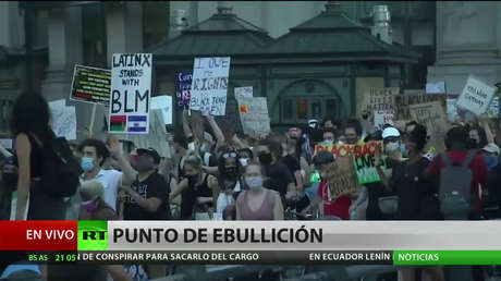 Familiares de víctimas de la violencia de agentes del orden protestan en Nueva York y exigen una reforma policial