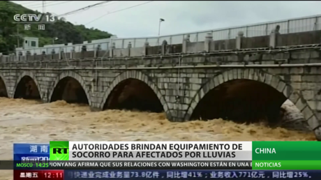 China destina equipamiento de socorro para los damnificados por las fuertes lluvias en el sur del país