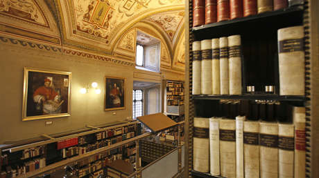 El papa Francisco nombra a una mujer como máxima responsable de la Biblioteca Apostólica