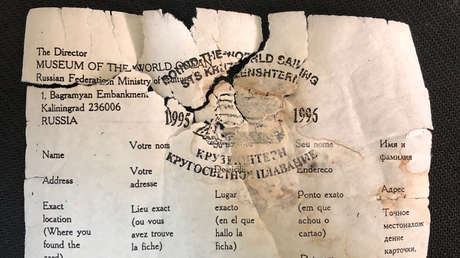 FOTOS: Hallan cerca de una remota isla una de las 175 botellas con mensajes lanzadas al mar hace 25 años