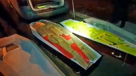 Detienen en Brasil a un hombre que llevaba 300 kilos de marihuana escondidos en ataúdes con supuestas víctimas de coronavirus (VIDEO)