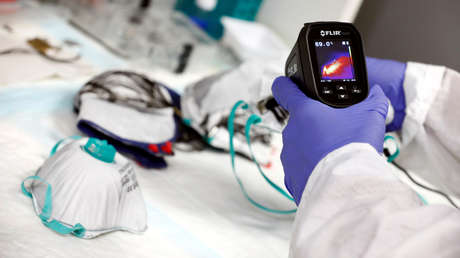 FOTOS: Crean una mascarilla capaz de matar el coronavirus con calor al extraer la energía de un cargador de móvil