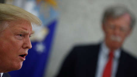 Trump: "A Bolton le gusta lanzar bombas contra personas y matarlas, pero ¡ahora habrá bombas lanzadas contra él!"