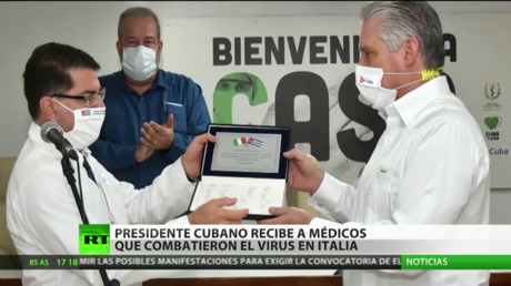 El presidente cubano recibe a los médicos que combatieron el coronavirus en Italia