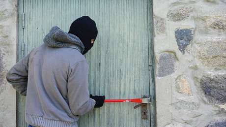 Arrestan a un ladrón en el Reino Unido que intentó devolver las cosas que robó y no pudo vender