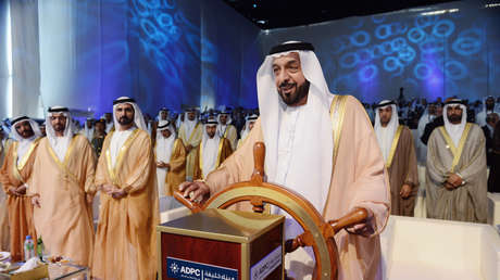 Un jeque multimillonario hizo importar agua Evian desde Francia para llenar los tanques de agua de su lujosa mansión en Inglaterra