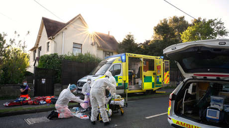 Científicos sugieren levantar por completo el confinamiento en alguna ciudad británica y probar test semanales para controlar el virus