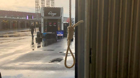 Publican imagen de la supuesta soga de ahorcar hallada en el garaje de 'Bubba' Wallace durante una carrera de NASCAR