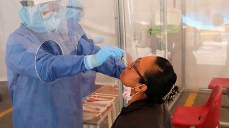 El subsecretario López-Gatell discute con un periodista y niega que en México las pruebas de covid-19 sean para "privilegiados"