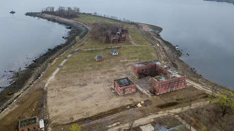 Nueva York enterró a casi 900 personas en fosas comunes durante el brote del coronavirus