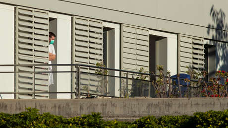 España inicia la prueba de su 'app' de rastreo simulando un rebrote de 300 personas en la isla de La Gomera