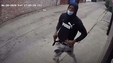 Un joven mata a tiros a dos adolescentes que le preguntaron sobre su estatura en una tienda de dulces