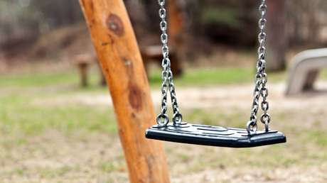 VIDEO: Se lleva a una niña de un parque infantil en Berlín mientras la madre está distraída