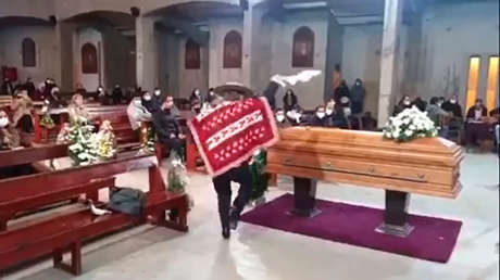 VIDEO: Baila en el funeral de su pareja y se le acusa de incumplir las normas establecidas en Chile por la pandemia