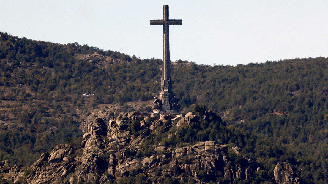 Exhumación de fosas comunes e ilegalización de la Fundación Francisco Franco: el Gobierno de España impulsa una reforma a la Ley de Memoria Histórica