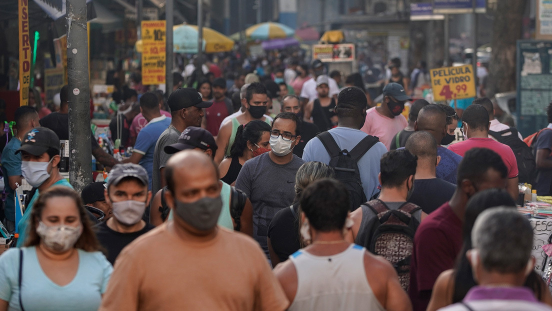 Contagios en aumento, cuarentenas flexibles: cómo evoluciona el covid-19 en Latinoamérica a cuatro meses de detectar el primer caso