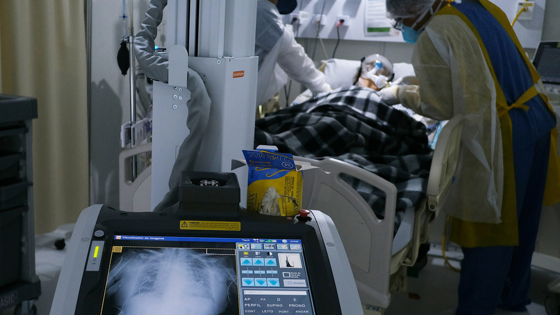 Un alcalde de Brasil anuncia que reabrirá el comercio "muera quien muera"