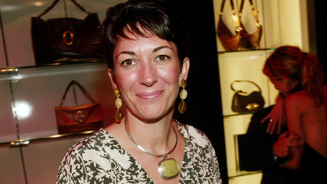 Ghislaine Maxwell contrató a una joven asistente ejecutiva para que Jeffrey Epstein pudiera abusar de ella "constantemente" y violarla