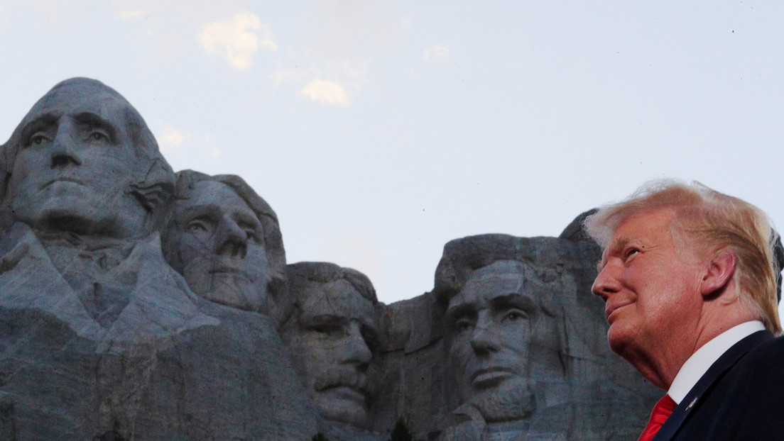 Trump ordena crear un parque de monumentos de "héroes estadounidenses" y arremete contra el derribo de estatuas