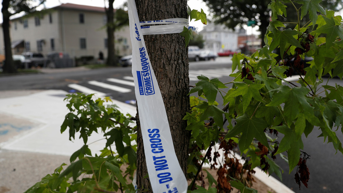 Matan a tiros a un hombre que caminaba de la mano de su hija a plena luz del día en Nueva York (VIDEO)