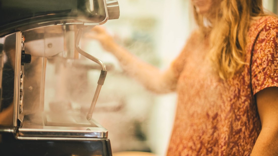 Una anciana usa por equivocación aceite lubricante para cocinar y fallece por inhalar el humo tóxico