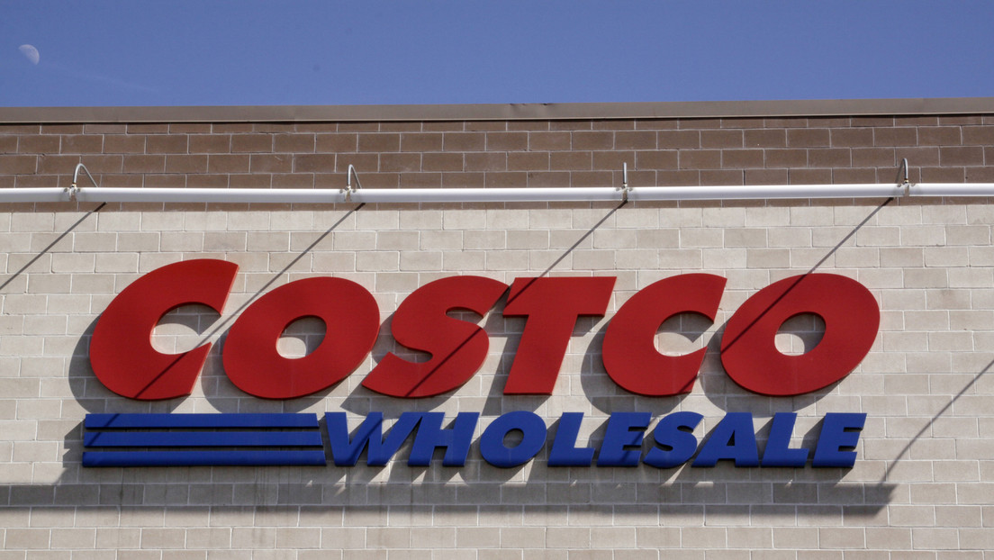 Pierde su trabajo tras cargar contra una anciana que le pidió que usara una mascarilla (VIDEO)